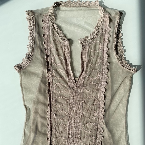 Bundle of 2 lace tops - Picture 2 of 9